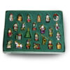 25 figurines